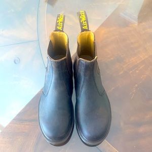 Brand new!! Never used - see photo of soles. 9 in women, 8 in men. Use for life!